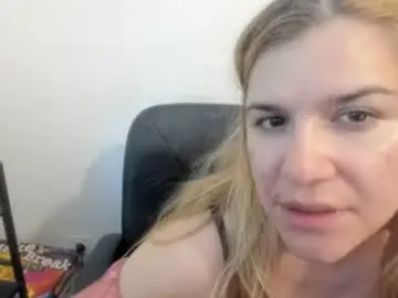 Chaturbate Live Porn of artsyandcraftsy_
