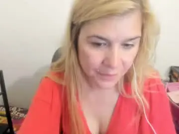 Chaturbate Live Sex of artsyandcraftsy_