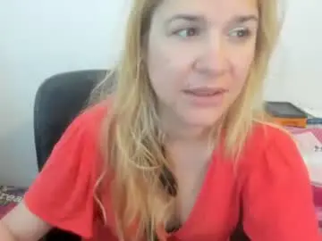 Chaturbate Live Sex Cam of artsyandcraftsy_