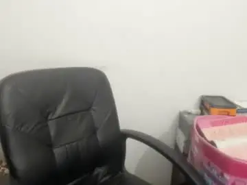 Chaturbate Free Live Porn of artsyandcraftsy_