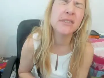 Chaturbate Free Live Porn of artsyandcraftsy_