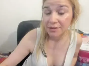 Chaturbate Live Sex of artsyandcraftsy_