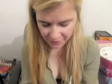 Chaturbate Live Sex Cam of artsyandcraftsy_