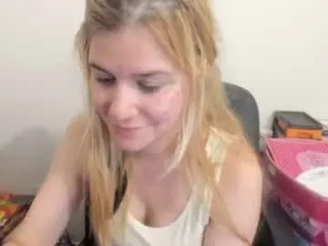 Chaturbate Live Sex Cam of artsyandcraftsy_