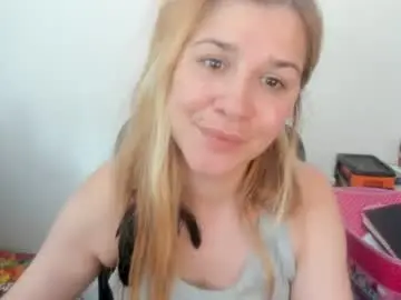 Chaturbate Free Porn Cam of artsyandcraftsy_