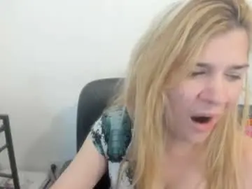 Chaturbate Live Porn of artsyandcraftsy_