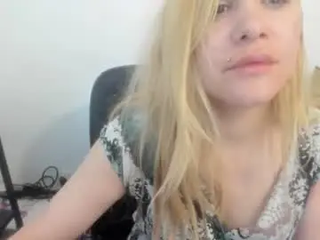 Chaturbate Live Sex of artsyandcraftsy_