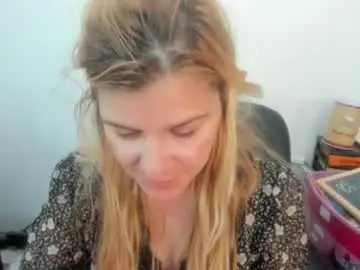 Chaturbate Live Sex of artsyandcraftsy_