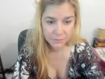 Chaturbate Free Live Porn of artsyandcraftsy_