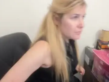 Chaturbate Sex Cam of artsyandcraftsy_