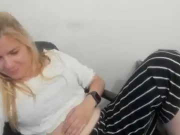 Chaturbate Sex Cam of artsyandcraftsy_