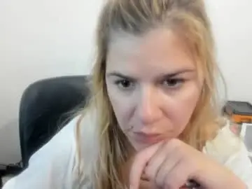 Chaturbate Sex Cam of artsyandcraftsy_