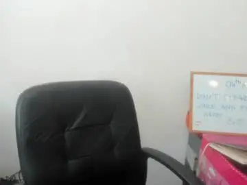 Chaturbate Live Sex of artsyandcraftsy_