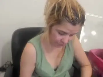 Chaturbate Free Porn Cam of artsyandcraftsy_