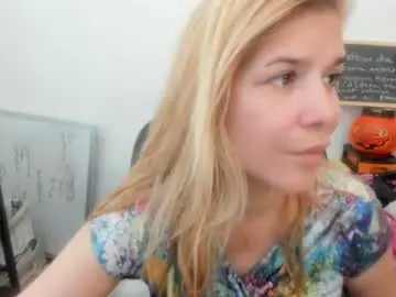 Chaturbate Live Sex Cam of artsyandcraftsy_
