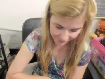 Chaturbate Sex Cam of artsyandcraftsy_
