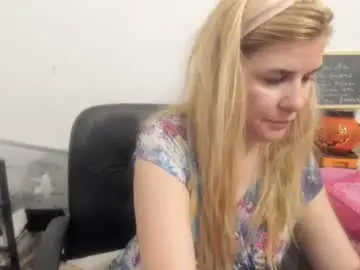 Chaturbate Live Sex of artsyandcraftsy_