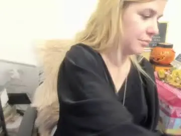 Chaturbate Sex Cam of artsyandcraftsy_