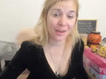 Chaturbate Free Porn Cam of artsyandcraftsy_