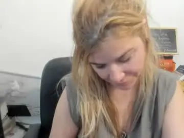 Chaturbate Live Porn of artsyandcraftsy_