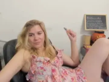 Chaturbate Live Sex of artsyandcraftsy_