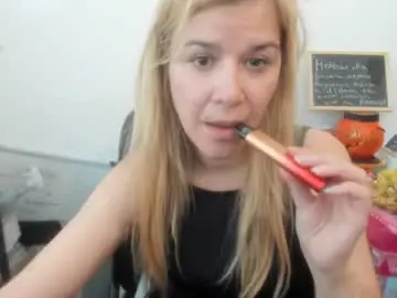 Chaturbate Live Sex of artsyandcraftsy_