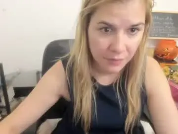 Chaturbate Nude Webcam of artsyandcraftsy_