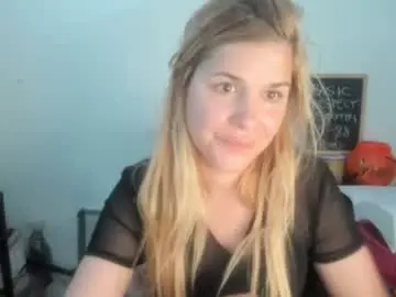 Chaturbate Live Sex of artsyandcraftsy_