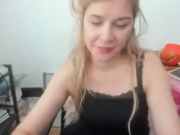 Chaturbate Live Sex Cam of artsyandcraftsy_