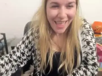 Chaturbate Live Sex of artsyandcraftsy_