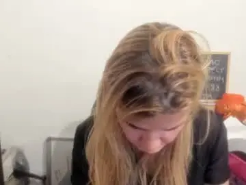 Chaturbate Nude Webcam of artsyandcraftsy_
