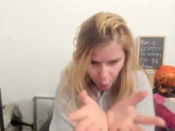 Chaturbate Private Sex Chat of artsyandcraftsy_