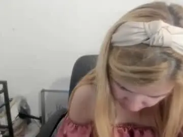 Chaturbate Free Porn Cam of artsyandcraftsy_