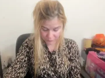 Chaturbate Nude Webcam of artsyandcraftsy_