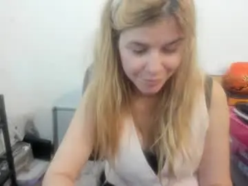 Chaturbate Free Live Porn of artsyandcraftsy_