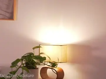 Chaturbate Watch Live Sex Cams of ellelure_