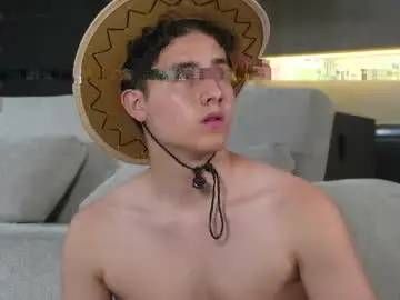 Chaturbate Live Sex Cam of theohawke_