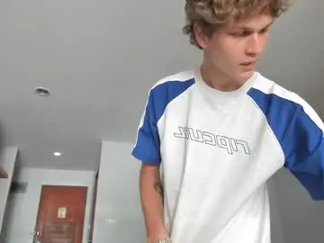 Chaturbate Live Sex Cam of maxim_burn