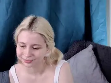 Chaturbate Live Sex Cam of hi_popsy
