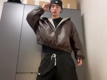 Chaturbate Live Sex Cam of kevin_martin8