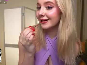 Chaturbate Live Sex Cam of oliviabr0wn