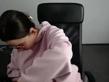 Chaturbate Watch Live Sex Cams of littleviki_