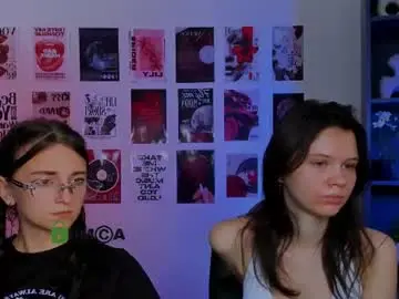 Chaturbate Live Sex Cam of caroline_honeyy