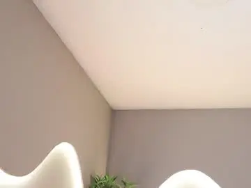 Chaturbate Live Sex Cam of emma_lirys