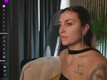 Chaturbate Best live sex cam show of ema_reese