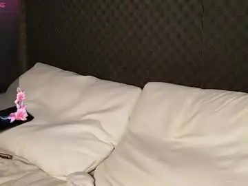 Chaturbate Live Sex Cam of fluffy_cloude
