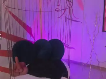 Chaturbate Nude Webcam of mialaurence_