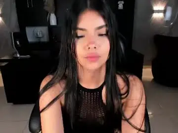 Chaturbate Free Live Porn of mialaurence_
