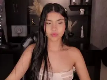 Chaturbate Live Sex Cam of mialaurence_