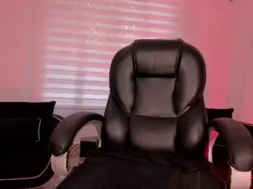 Chaturbate Nude Webcam of mialaurence_